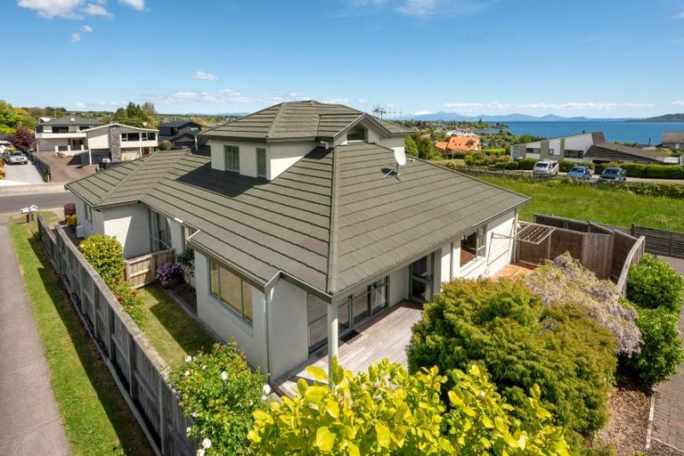 Photo of property in 24 Harvey Street, Waipahihi, Taupo, 3330