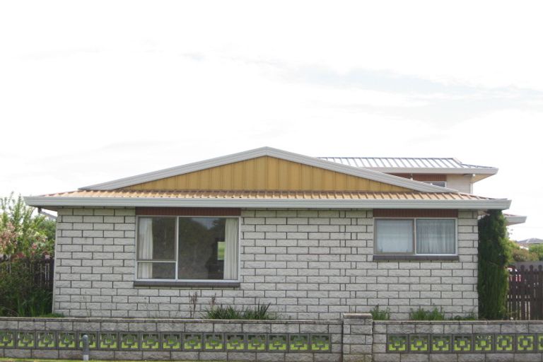 Photo of property in 1/11 Momorangi Crescent, Redwood, Christchurch, 8051