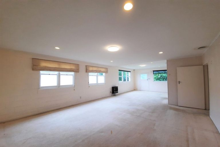 Photo of property in 25 The Crest, Sunnyhills, Auckland, 2010