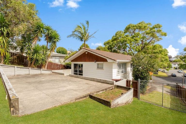 Photo of property in 21 Longreach Drive, Sunnyvale, Auckland, 0612