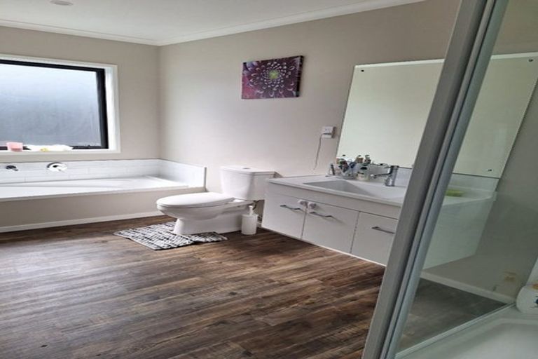 Photo of property in 44 Te Kaeaea Crescent, Wallaceville, Upper Hutt, 5018