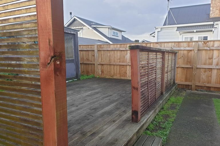 Photo of property in 1/58 Paynters Avenue, Strandon, New Plymouth, 4312