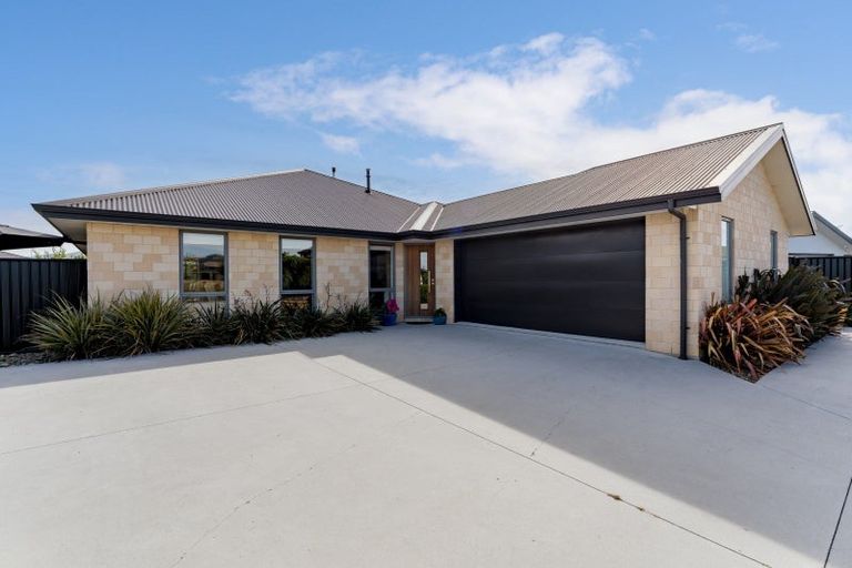 Photo of property in 8 Silver Springs Boulevard, Mosgiel, 9024