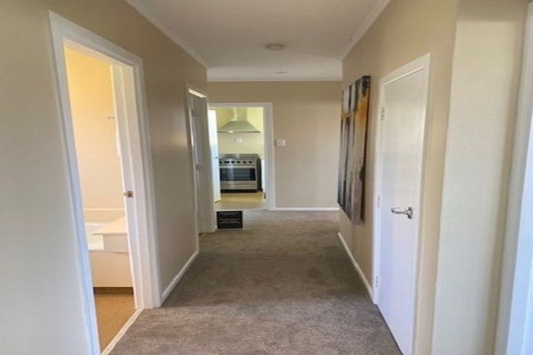 Photo of property in 2/111 Bond Crescent, Forrest Hill, Auckland, 0620