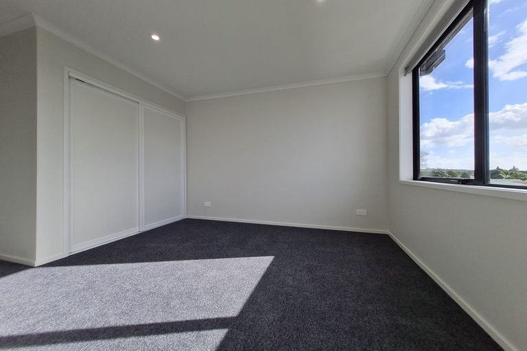 Photo of property in 8/5 Peachgrove Road, Te Atatu Peninsula, Auckland, 0610