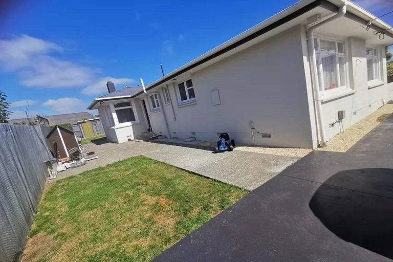 Photo of property in 44 Middlepark Road, Sockburn, Christchurch, 8042