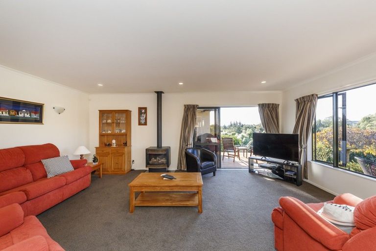 Photo of property in 15 Greenwood Place, Fitzherbert, Palmerston North, 4410