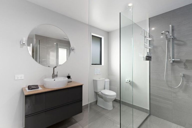 Photo of property in 28 Minaret Ridge, Wanaka, 9305