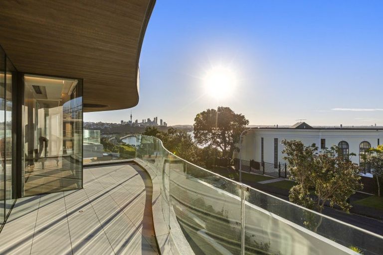 Photo of property in 92 Paritai Drive, Orakei, Auckland, 1071