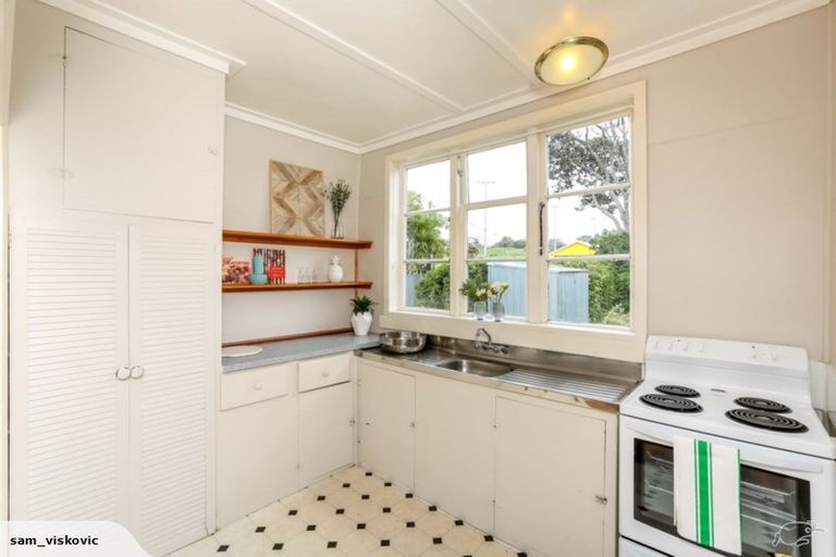 Photo of property in 14 Pukenui Street, Strandon, New Plymouth, 4312