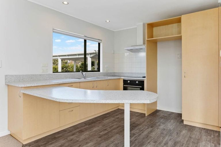 Photo of property in 142 Lynwood Road, New Lynn, Auckland, 0600