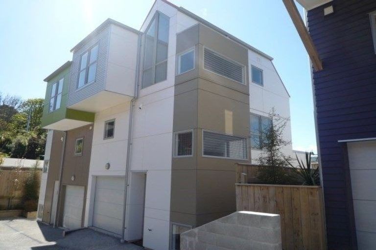 Photo of property in 4/12 Agra Crescent, Khandallah, Wellington, 6035