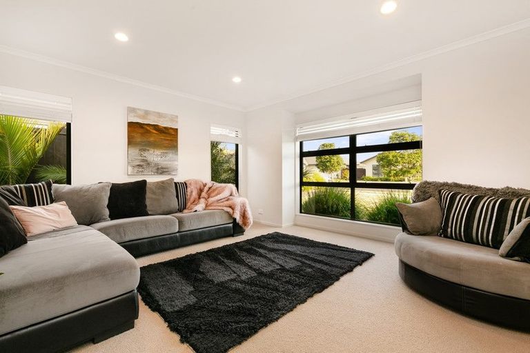 Photo of property in 11 Creda Road, Wattle Downs, Auckland, 2103
