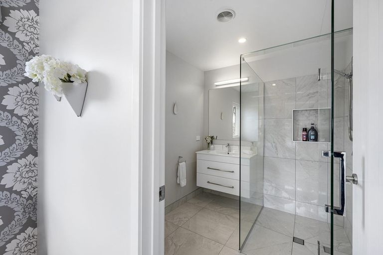 Photo of property in 37 Pohutukawa Parade, Riverhead, 0820