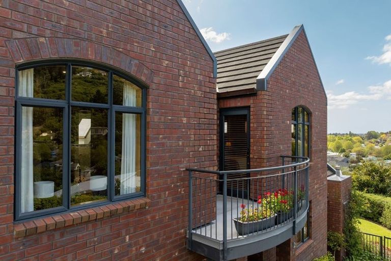 Photo of property in 2 Emerald Lane, Cashmere, Christchurch, 8022