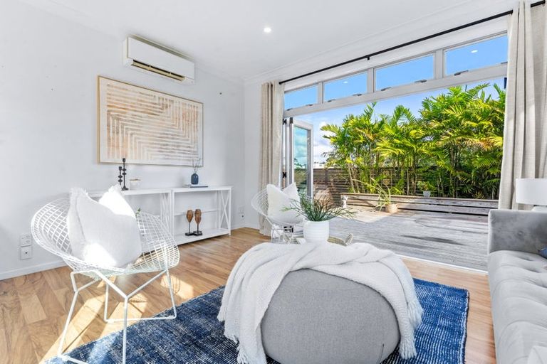 Photo of property in 11f Clearwater Cove, West Harbour, Auckland, 0618