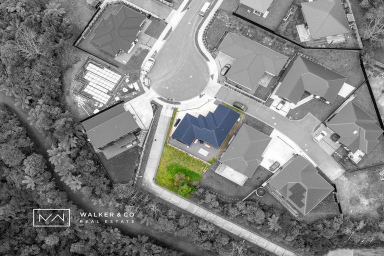 Photo of property in 2 Nikau Lane, Timberlea, Upper Hutt, 5018