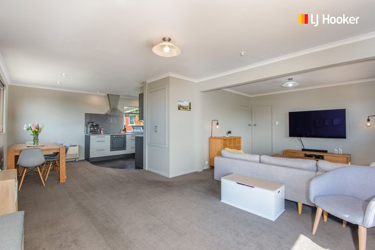 Photo of property in 100 Easther Crescent, Kew, Dunedin, 9012