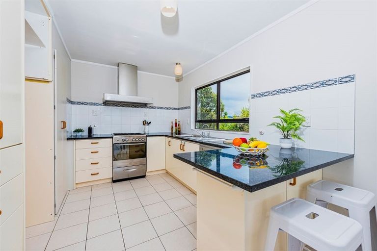 Photo of property in 15 Clearview Heights, Ranui, Auckland, 0612