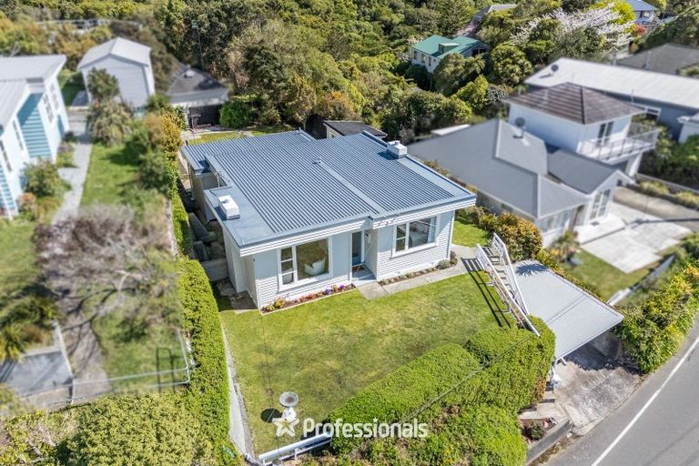 Photo of property in 17 Maungaraki Road, Korokoro, Lower Hutt, 5012