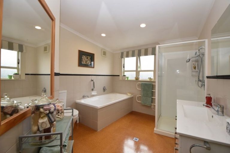 Photo of property in 17 Moreton Road, Carterton, 5713