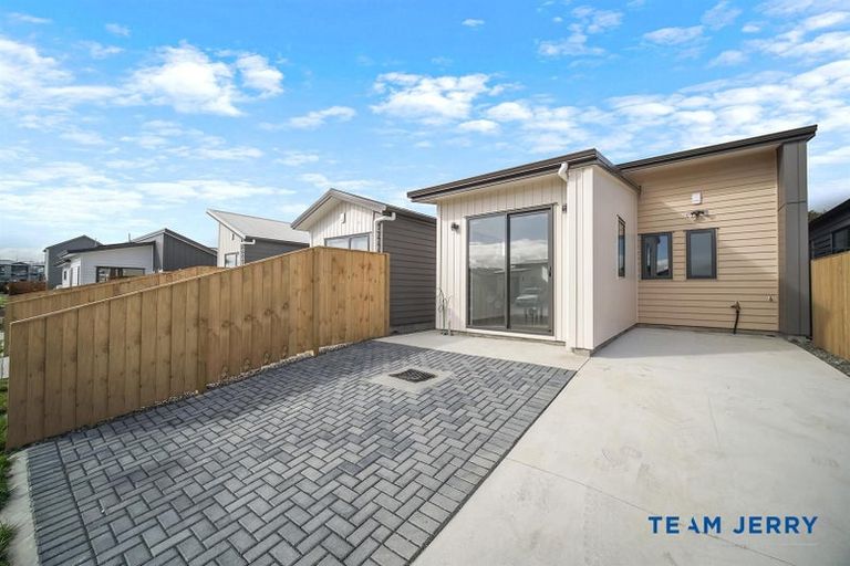 Photo of property in 21 Combat Street, Papakura, 2110