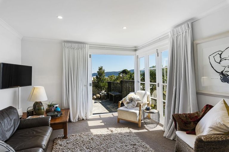 Photo of property in 118 Seaview Road, Paraparaumu Beach, Paraparaumu, 5032