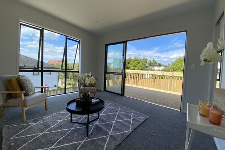 Photo of property in 1 Eric Gifford Drive, Ranui, Auckland, 0612