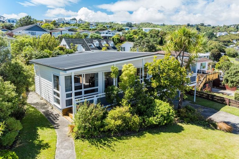 Photo of property in 9 Annan Grove, Papakowhai, Porirua, 5024