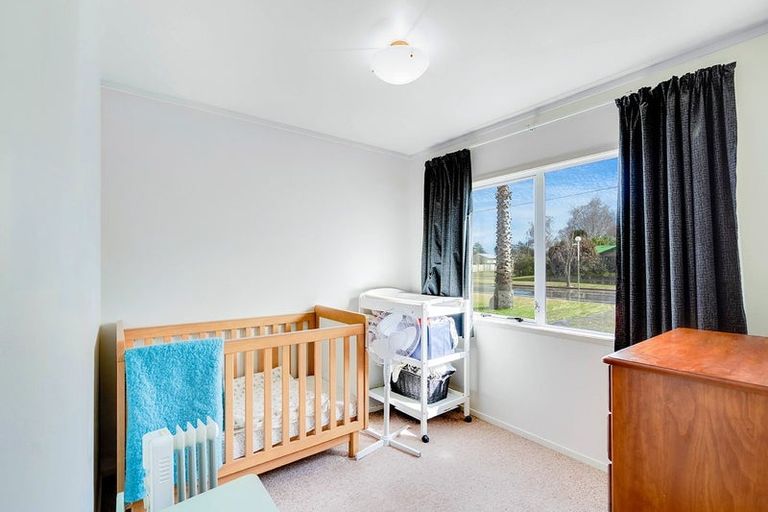 Photo of property in 300 Shakespeare Street, Leamington, Cambridge, 3432