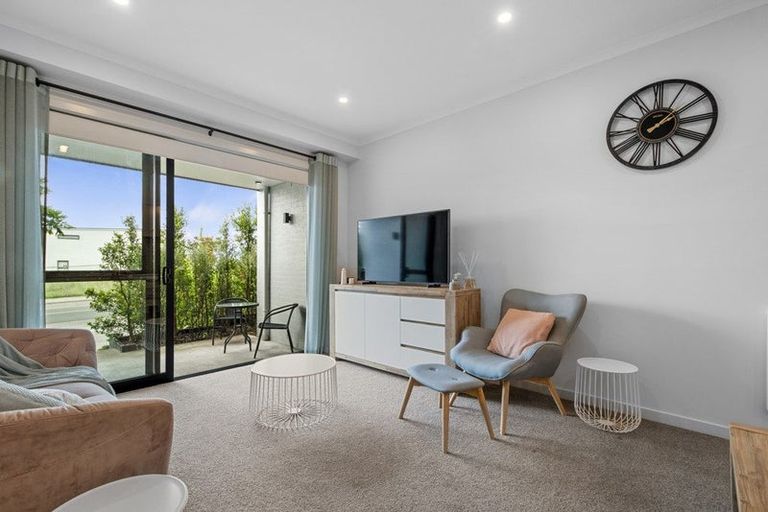 Photo of property in 3/1 Genevieve Lane, Hobsonville, Auckland, 0616