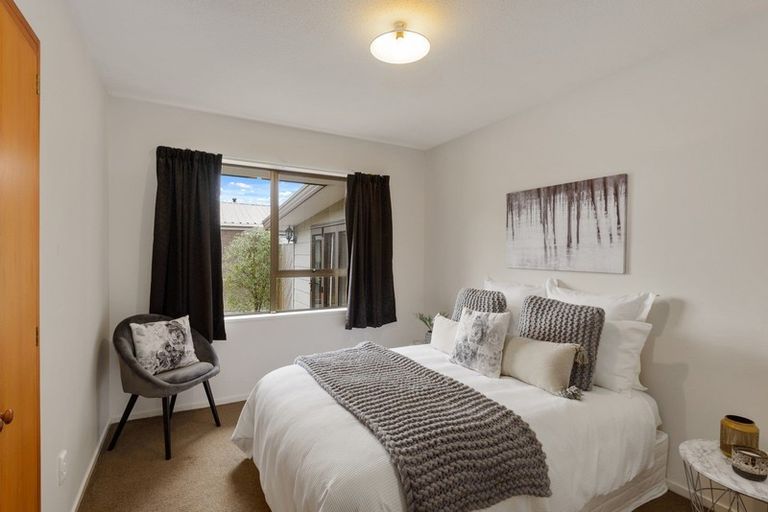 Photo of property in 21 Forest Park Place, Parklands, Christchurch, 8083