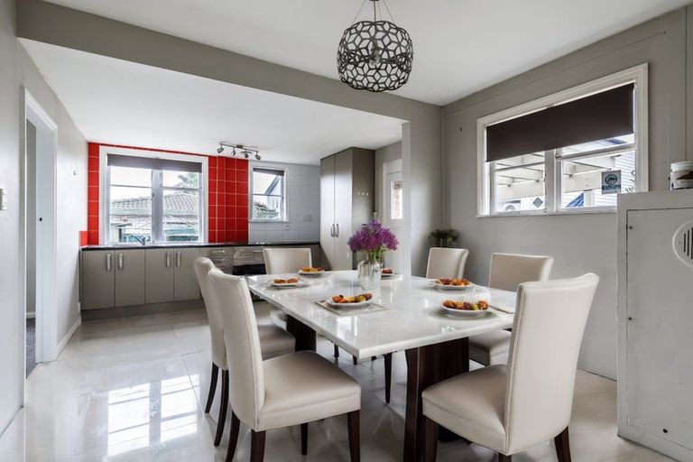 Photo of property in 110 Astley Avenue, New Lynn, Auckland, 0600