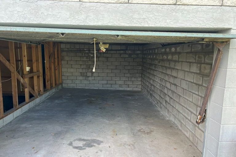 Photo of property in 1/40 Coronation Road, Hillcrest, Auckland, 0627