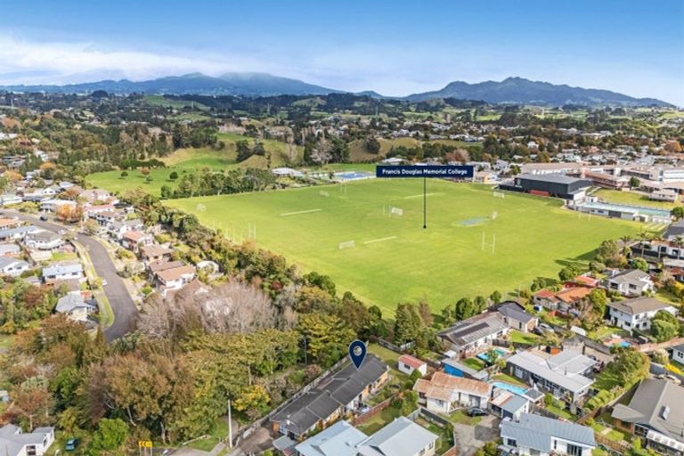 Photo of property in 2/38 Waimea Street, Westown, New Plymouth, 4310