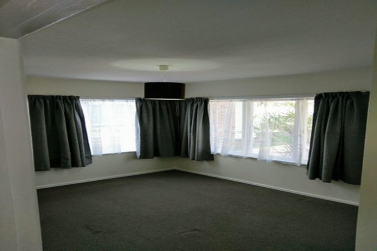 Photo of property in 2/30 Elliott Avenue, Bayview, Auckland, 0629