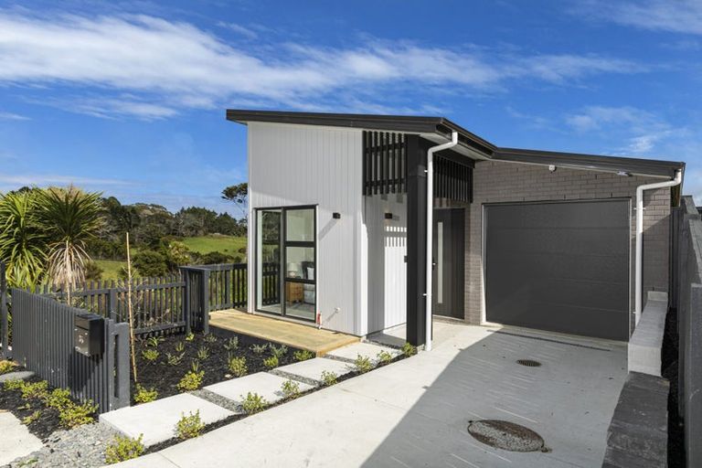 Photo of property in 36 Taiororua Avenue, Massey, Auckland, 0614