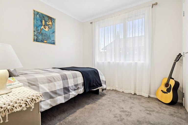 Photo of property in 9 Metoriti Crescent, Karaka, 2124