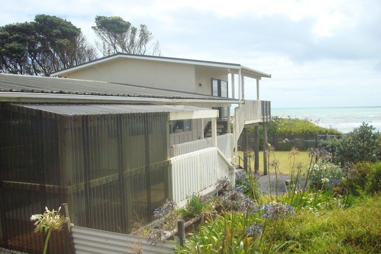 Photo of property in 12 Point Road, Mokau, 4376
