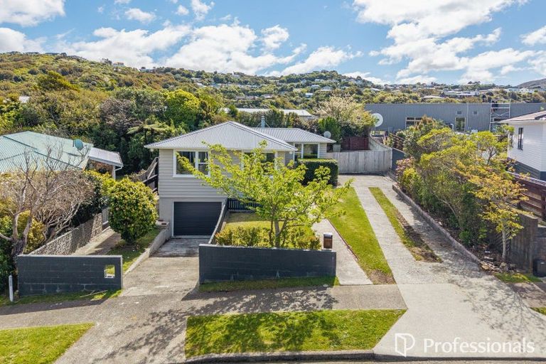 Photo of property in 18 Barberry Grove, Maungaraki, Lower Hutt, 5010