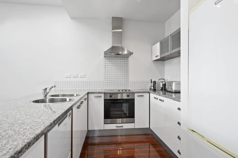 Photo of property in Zenith Apartments, 402/10 Fox Street, Parnell, Auckland, 1052