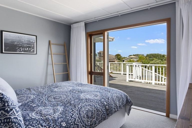 Photo of property in 4 Penguin Street, Leigh, 0985