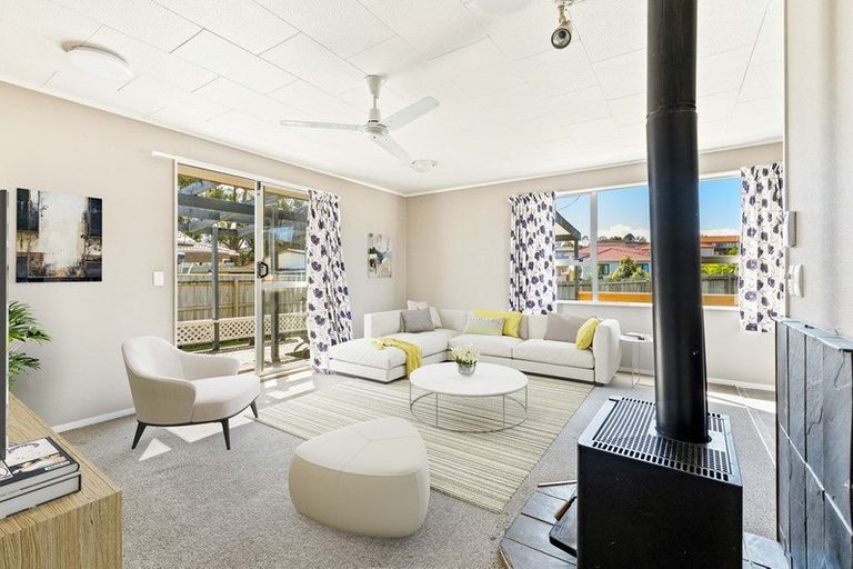 Photo of property in 56 Lavelle Road, Henderson, Auckland, 0612