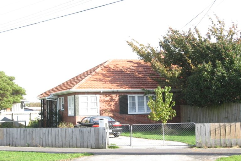 Photo of property in 33 Hall Crescent, Epuni, Lower Hutt, 5011