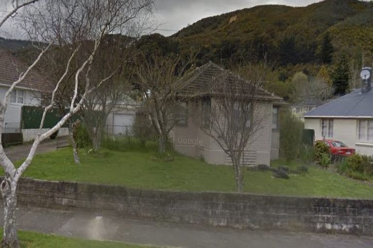 Photo of property in 4 Prouse Crescent, Naenae, Lower Hutt, 5011