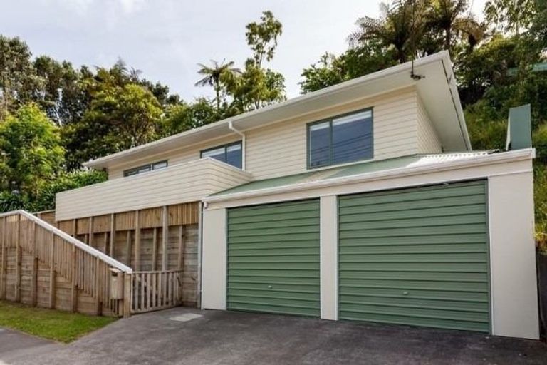 Photo of property in 23 Seaview Road, Marfell, New Plymouth, 4310