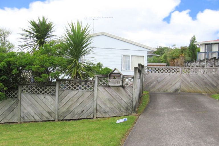 Photo of property in 13 Maywood Crescent, Glen Eden, Auckland, 0602