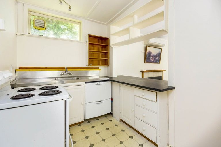 Photo of property in 126 Pinehaven Road, Pinehaven, Upper Hutt, 5019