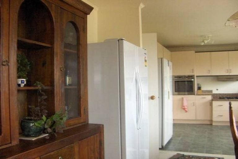 Photo of property in 28 Ronald Macken Place, Windsor Park, Auckland, 0632