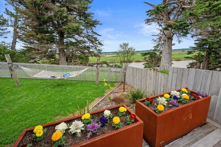 Photo of property in 19 Kawariki Road, Helensville, 0800